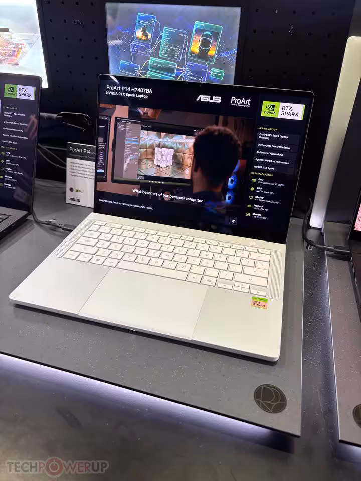 RTX Spark : ASUS expose à l’IFA 2026 des mini PC et ProArt jusqu’à 128 Go 8 Laptop ASUS ProArt blanc affichant une présentation RTX Spark et écran de démonstration