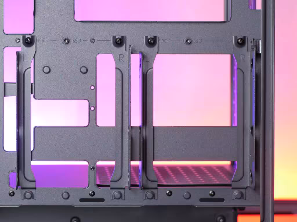 Test du Fractal Design Summit Black TG Light Tint, le boîtier qui joue la carte du bois 28 stockage