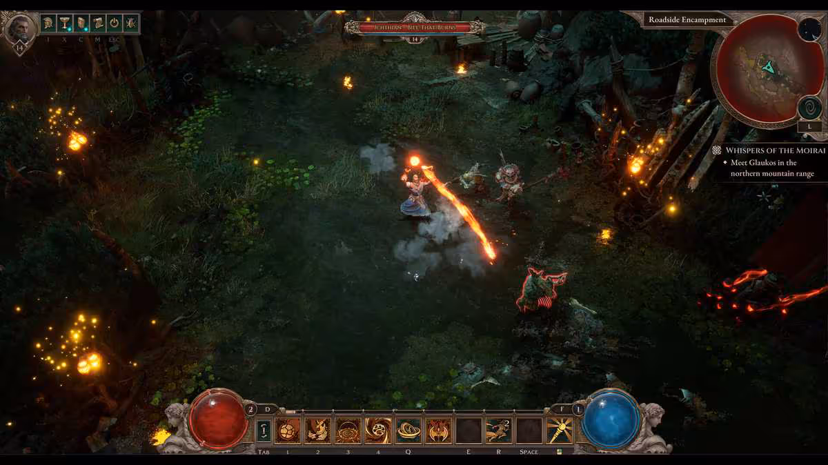 Titan Quest II fixe sa sortie complète au 19 janvier 2027 sur PC et consoles 5 Combat nocturne contre des ennemis dans une forêt sombre de Titan Quest II avec interface visible
