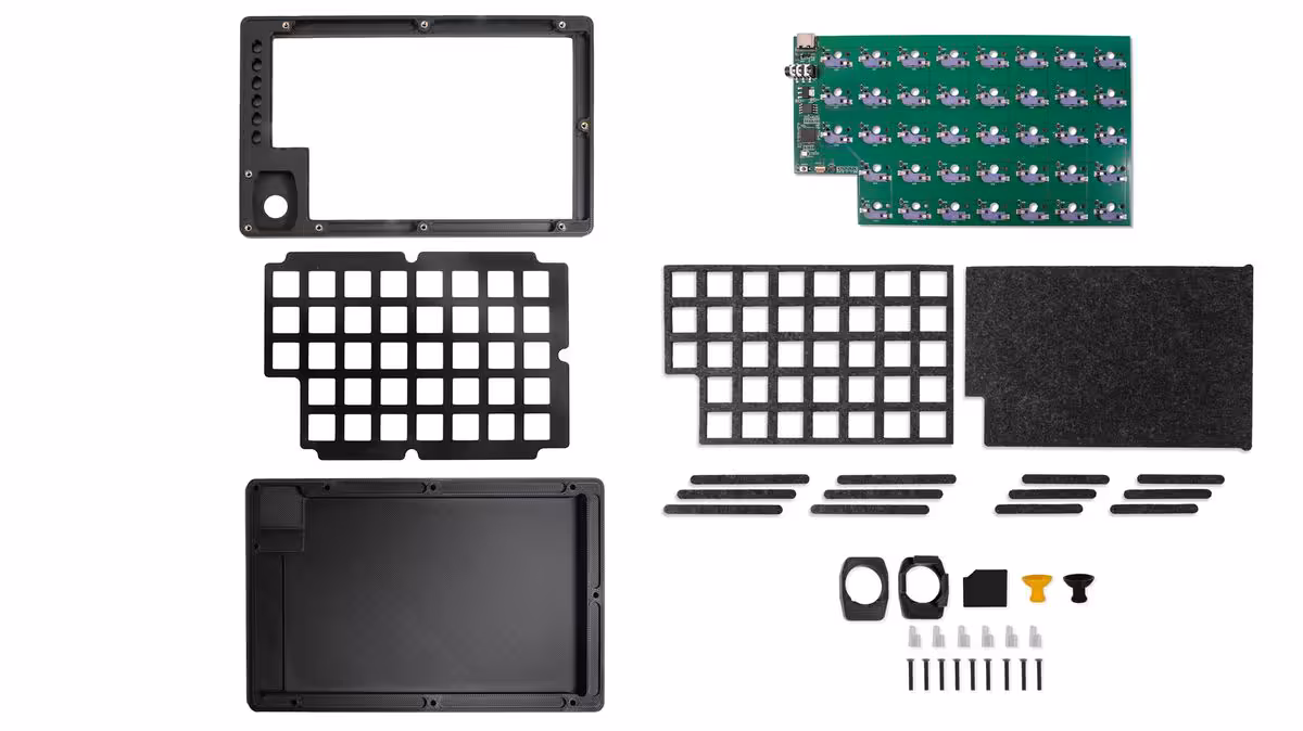 Tiwaz, le clavier split open source qui intègre deux joysticks et vise aussi le jeu 4 Kit de pièces du clavier Tiwaz avec coques, grille, PCB et accessoires de montage