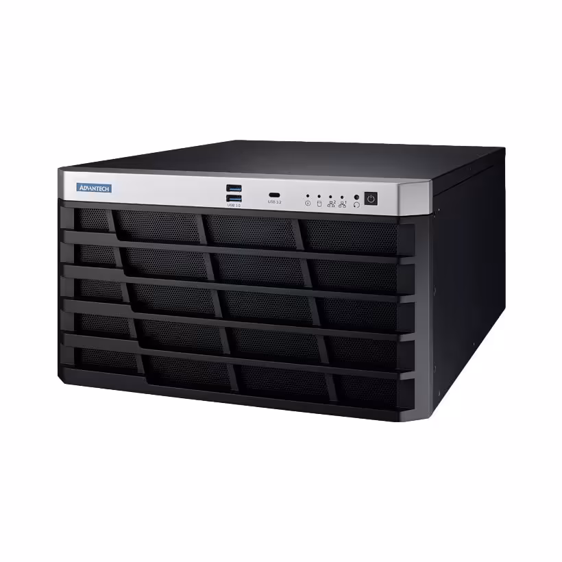 Advantech HPC-7046 : refroidissement liquide et neuf slots pour les GPU IA 7 Station de travail compacte Advantech HPC-5422 vue trois-quarts avant sur fond blanc