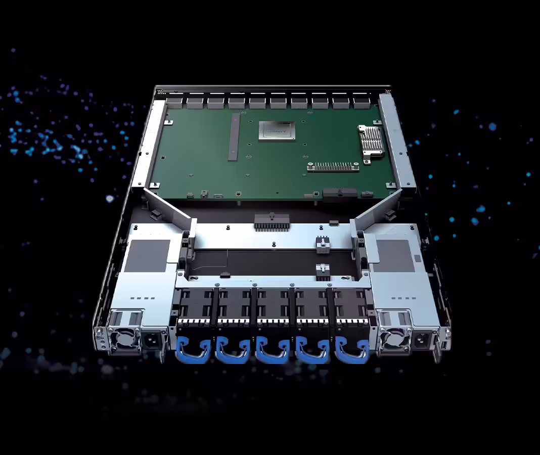 Astera Labs Orion libère les racks IA du choix initial des CPU et accélérateurs 3 Châssis serveur Orion d’Astera Labs ouvert, montrant fond de panier et connecteurs PCIe