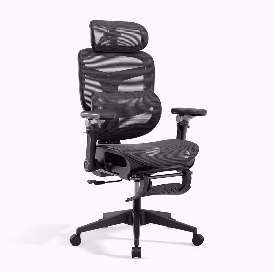 Fauteuil ergonomique Boulies EP600 noir en maille, vue trois-quarts avant sur fond blanc