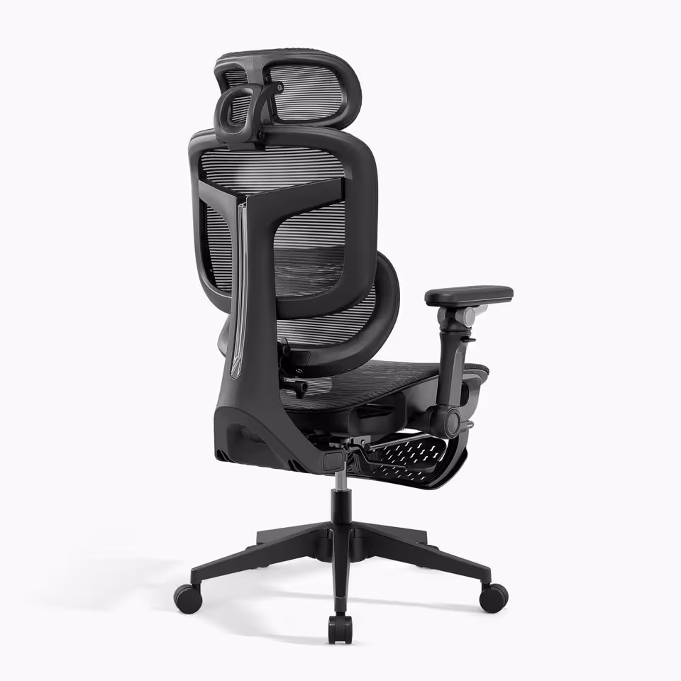 Fauteuil ergonomique Boulies EP600 noir en maille, vue trois-quarts arrière sur fond blanc