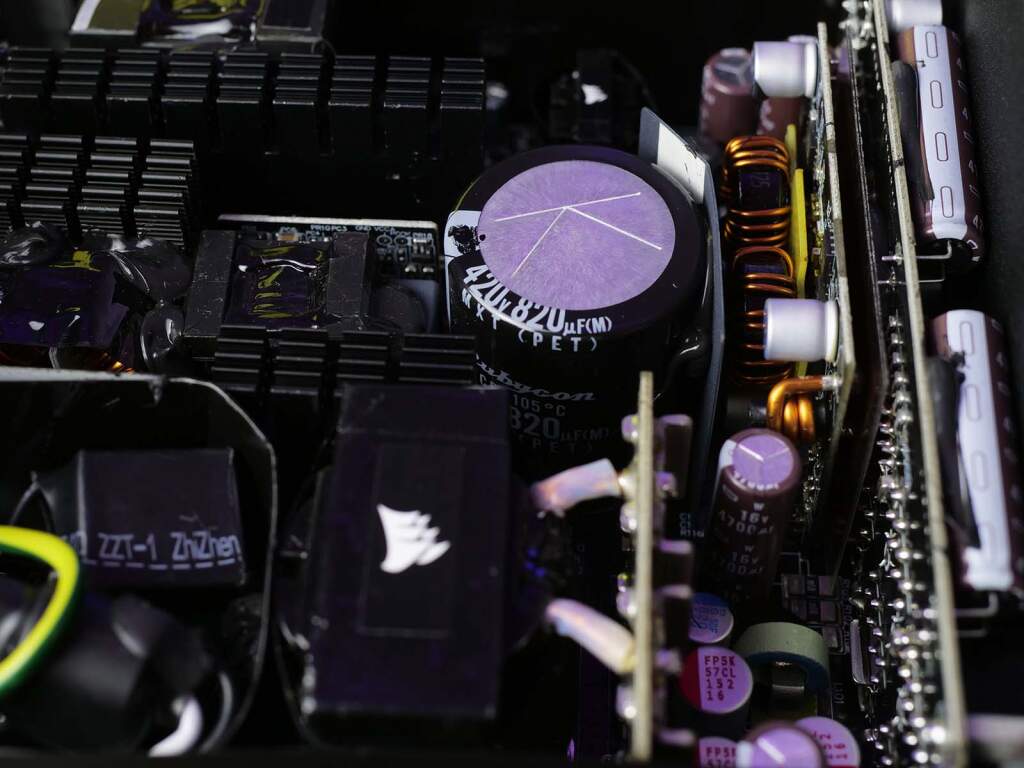 corsair rm1200e deuxième génération 2026 condensateur principal Rubycon de 820 µF