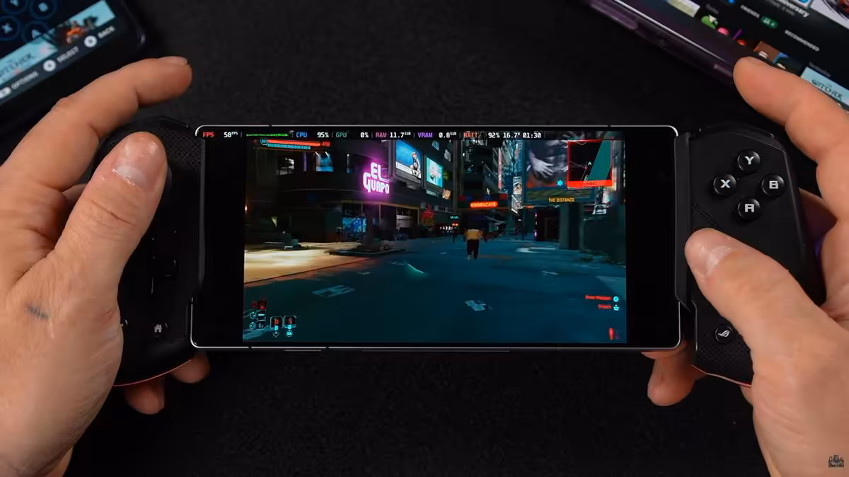 DroidDeck tenue en main affichant Cyberpunk 2077 en jeu sur Steam