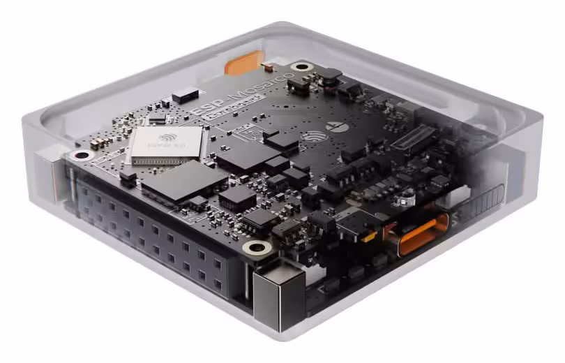 Carte électronique ESP-Mosaico dans un boîtier transparent, avec module Espressif et connecteurs GPIO