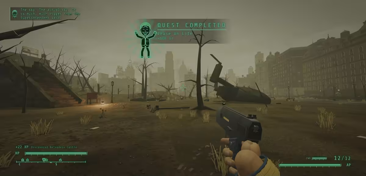 Gameplay à la première personne de Fallout New York dans une rue détruite avec hélicoptère écrasé