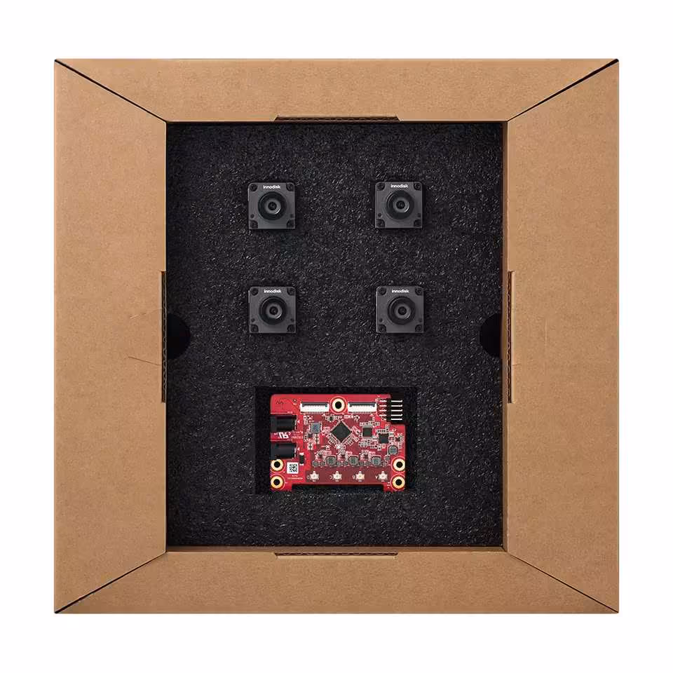 GMSL2 : Innodisk réunit quatre caméras 3 MP et tout le nécessaire dans un kit 2 Coffret Innodisk contenant quatre caméras 3 MP et carte d’interface GMSL2 rouge