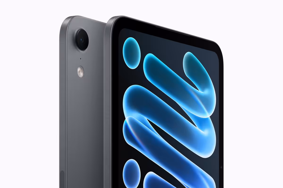 iPad mini : écran OLED 8,5 pouces, puce A20 Pro en 2 nm et certification IP67 8 iPad mini Apple bleu vu de face et de dos, écran au fond abstrait bleu