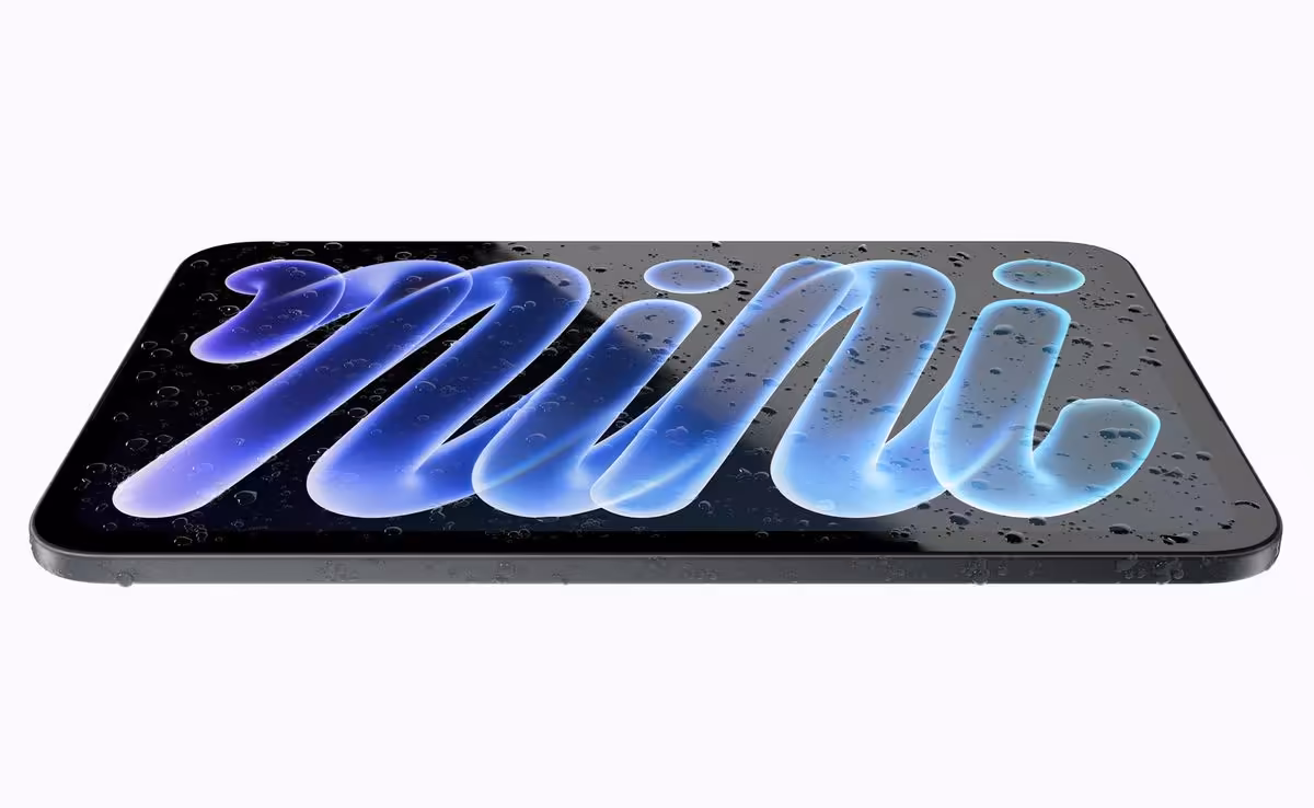 iPad mini : écran OLED 8,5 pouces, puce A20 Pro en 2 nm et certification IP67 9 iPad mini Apple bleu posé à plat, écran couvert de gouttes d’eau