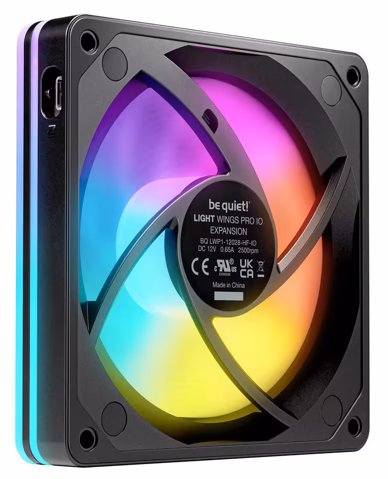 Light Wings Pro IO : be quiet! réunit trois ventilateurs dans un cadre unique 6 Ventilateur be quiet! Light Wings Pro IO Expansion RGB noir, vue arrière avec connecteur latéral