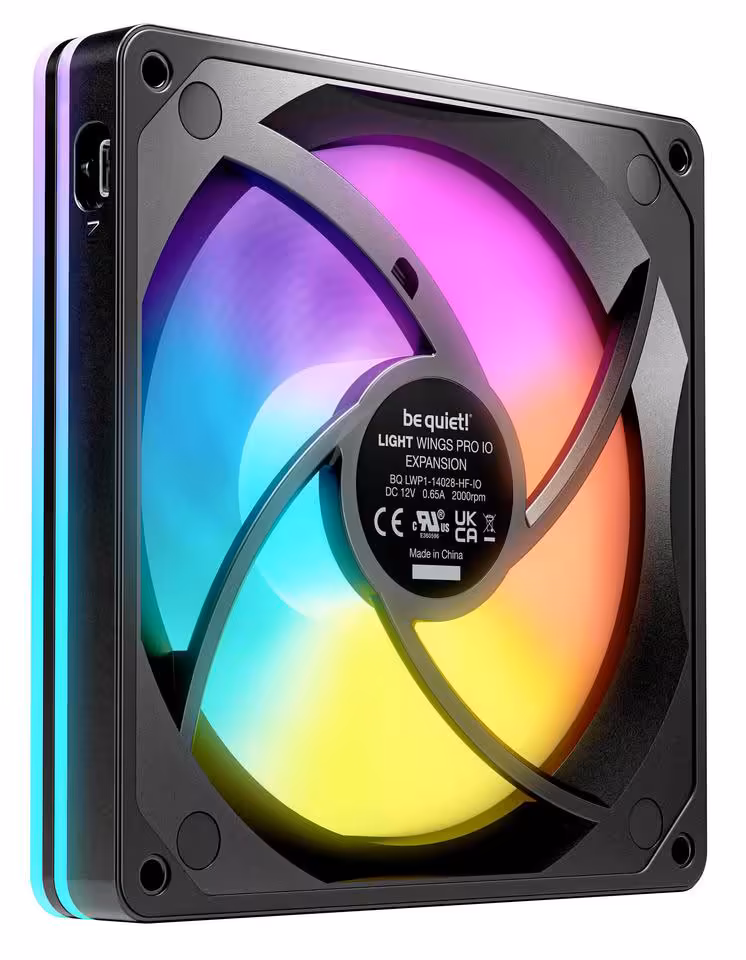 Light Wings Pro IO : be quiet! réunit trois ventilateurs dans un cadre unique 7 Ventilateur be quiet! Light Wings Pro IO Expansion RGB noir, vue arrière et éclairage multicolore