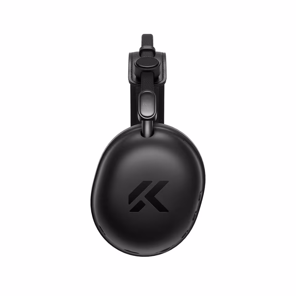 Mchose R9 : un casque gaming sans fil de 235 g annoncé à 150 heures d’autonomie 7 Oreillette noire du casque gaming Mchose R9, logo Mchose et réglage d’arceau visibles
