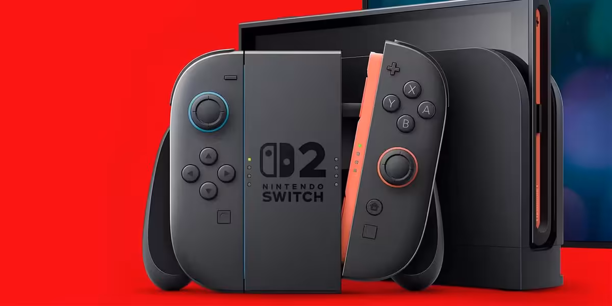Nintendo Switch 2 V2 : batterie simplifiée, mais toujours le même écran LCD 2 Nintendo Switch 2 noire avec Joy-Con gris et rouge, posée devant sa station d’accueil sur fond rouge