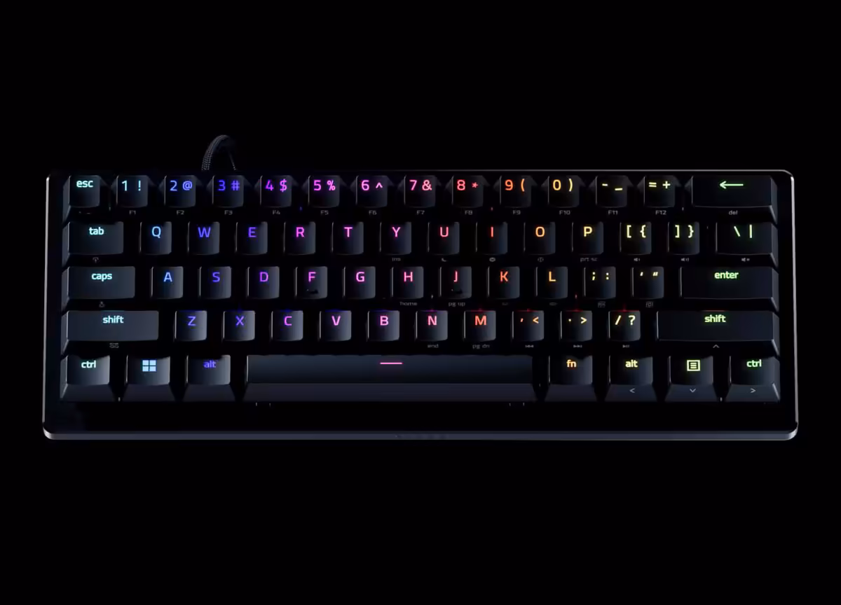 Razer Huntsman V3 Pro Mini 8KHz : le clavier 60 % passe au polling à 8 000 Hz 3 Vue de dessus du clavier Razer Huntsman V3 Pro Mini avec touches RGB multicolores