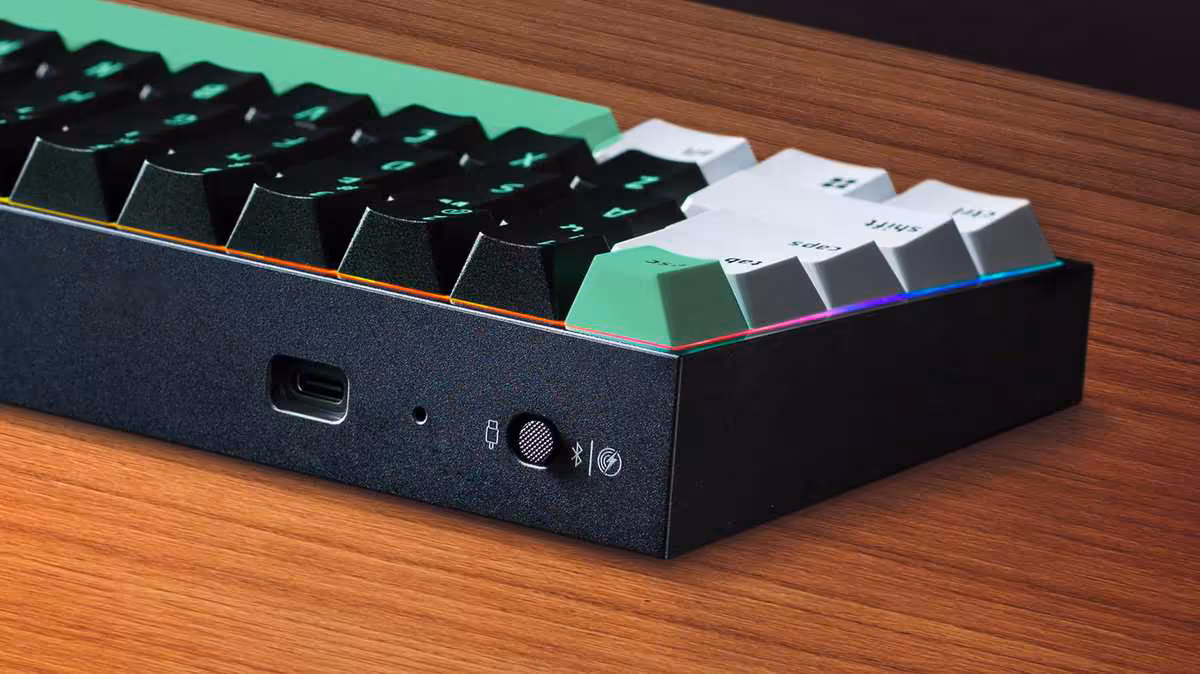 Razer Reclusa Mini 65% : switches magnétiques, sans-fil et hot-swap réunis