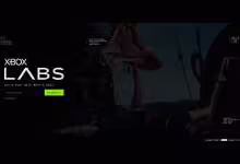 Visuel sombre Xbox Labs montrant une personne devant un écran, avec le logo Xbox Labs