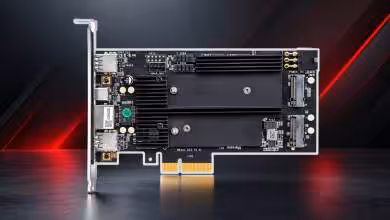 Carte d’extension JGINYUE PCIe avec quatre emplacements SSD M.2 et dissipateurs noirs