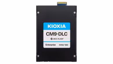 SSD entreprise Kioxia CM9-DLC NVMe BiCS FLASH au format 2,5 pouces avec connecteur PCIe 5.0 visible