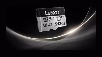 Carte microSDXC Lexar SILVER GO 512 Go V30 A2 sur fond noir avec effet lumineux