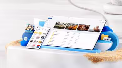 Illustration Microsoft OneDrive affiché sur tablette et smartphone, avec fichiers, photos et stockage cloud partagé