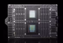 Carte serveur NVIDIA Vera avec deux processeurs et rangées de modules mémoire sur fond noir