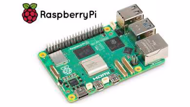 Raspberry Pi 4 Model B avec ports USB, Ethernet, HDMI, GPIO et logo Raspberry Pi visible