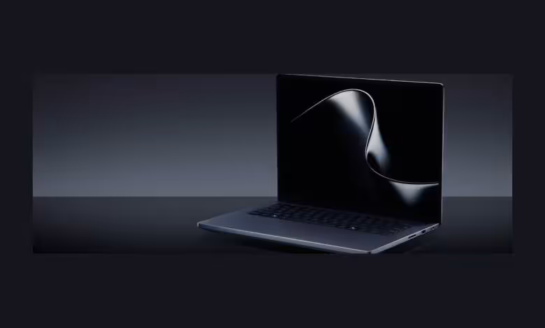 RTX Spark : des PC portables feraient tourner localement un modèle IA de 284B 1 PC portable NVIDIA RTX Spark noir, écran affichant un visuel abstrait lumineux et clavier rétroéclairé visible