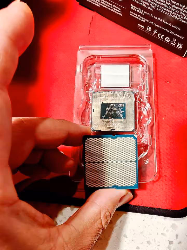 Ryzen 9 9950X3D2 : Amazon livre un ancien processeur Intel maquillé en AMD 3 Ryzen 9 9950X3D2 : Amazon livre un ancien processeur Intel maquillé en AMD