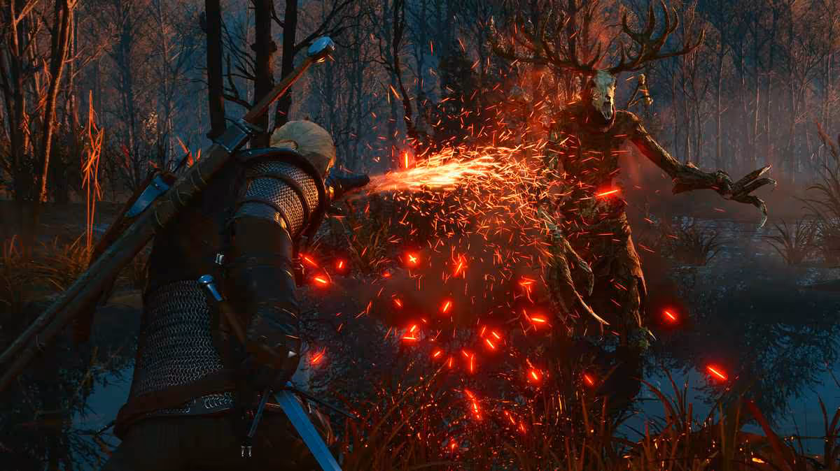 The Witcher 3 Remastered : le patch 5.01 corrige graphismes et performances 3 Geralt combat un monstre enflammé dans une forêt sombre de The Witcher 3 Remastered
