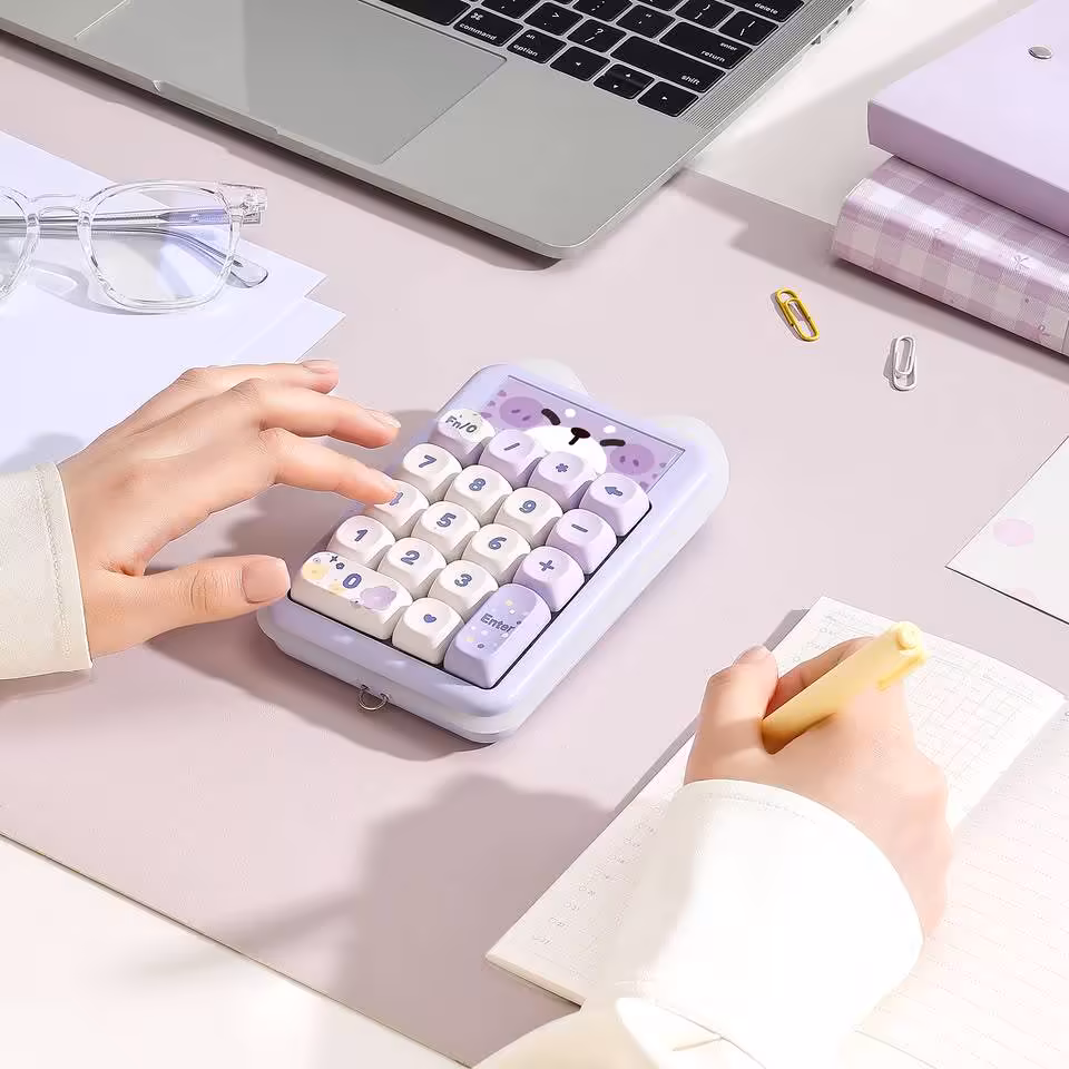 Yunzii C21 : un pavé numérique mécanique sans fil qui fait aussi calculatrice 7 Yunzii C21 : un pavé numérique mécanique sans fil qui fait aussi calculatrice